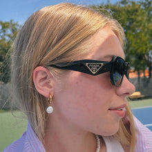 Load image into Gallery viewer, Coin Pearl Huggies