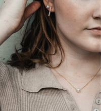 Load image into Gallery viewer, Dainty Pearl Necklace