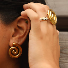 Load image into Gallery viewer, Spiral Earrings
