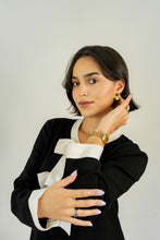 Load image into Gallery viewer, Golden Disk Earrings
