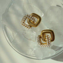 Load image into Gallery viewer, Selene Link Earrings
