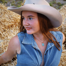 Load image into Gallery viewer, Blue Grass Necklace

