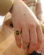 Load image into Gallery viewer, Darling Signet Ring
